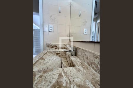 Banheiro de apartamento à venda com 1 quarto, 64m² em Jardim Flamboyant, Campinas