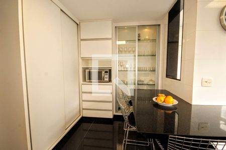Cozinha de apartamento à venda com 4 quartos, 160m² em Funcionários, Belo Horizonte