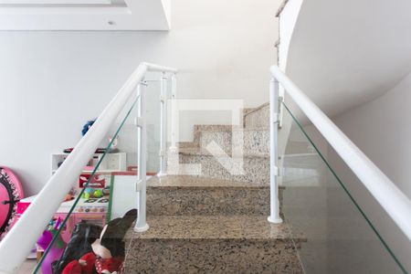 Escada  de casa à venda com 3 quartos, 140m² em Vila Carmosina, São Paulo