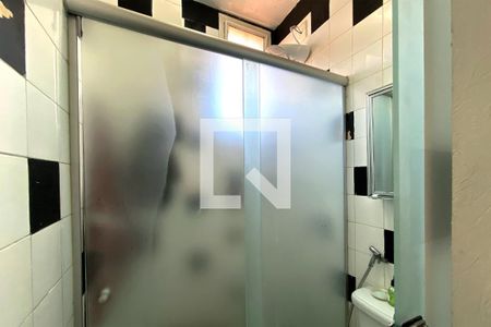 Banheiro de apartamento à venda com 1 quarto, 45m² em Colégio Batista, Belo Horizonte