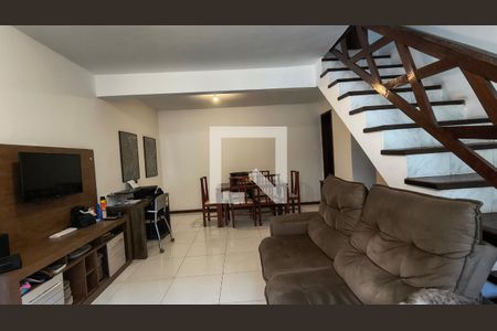 Sala de casa de condomínio para alugar com 3 quartos, 150m² em Vargem Grande, Rio de Janeiro