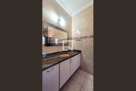 Banheiro da Suíte de casa à venda com 4 quartos, 136m² em Bosque de Barão Geraldo, Campinas