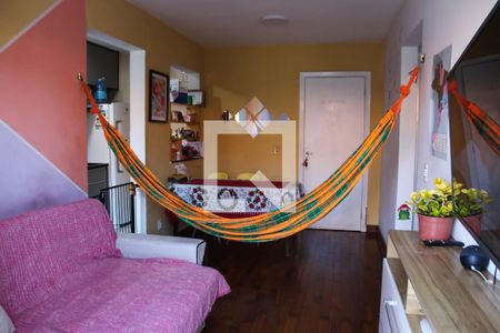 Sala de apartamento para alugar com 2 quartos, 52m² em Centro, Cotia