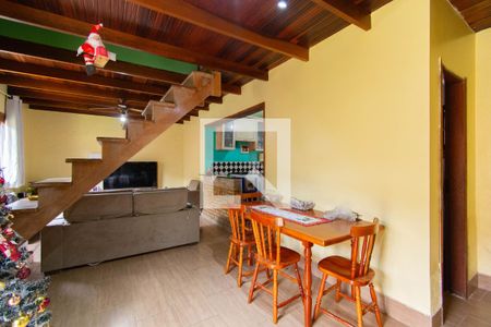 Casa à venda com 3 quartos, 280m² em Niterói, Canoas