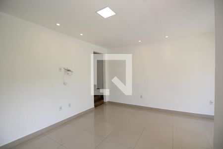 Sala de casa de condomínio para alugar com 3 quartos, 130m² em Pechincha, Rio de Janeiro