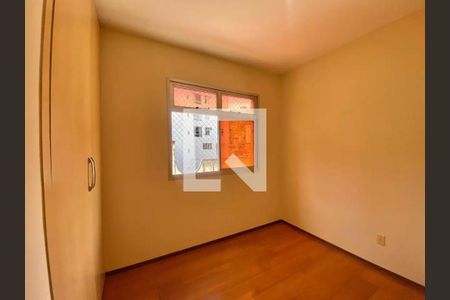 Quarto de apartamento para alugar com 3 quartos, 105m² em Buritis, Belo Horizonte