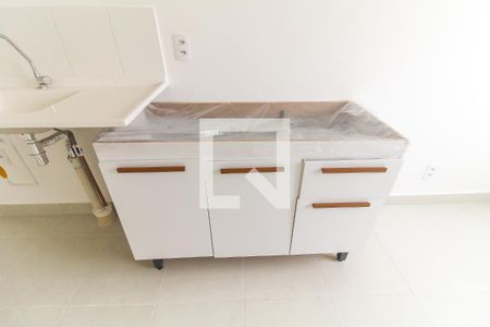 Sala/Cozinha de apartamento para alugar com 2 quartos, 32m² em Vila Carmosina, São Paulo