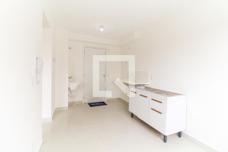 Sala/Cozinha de apartamento para alugar com 2 quartos, 32m² em Vila Carmosina, São Paulo