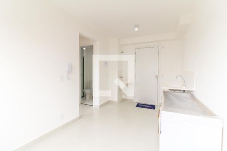 Sala/Cozinha de apartamento para alugar com 2 quartos, 32m² em Vila Carmosina, São Paulo