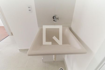 Sala/Cozinha de apartamento para alugar com 2 quartos, 32m² em Vila Carmosina, São Paulo
