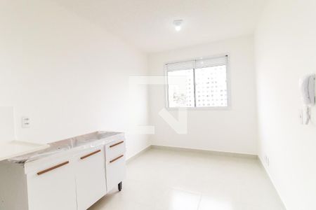 Sala/Cozinha de apartamento para alugar com 2 quartos, 32m² em Vila Carmosina, São Paulo
