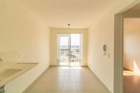 Sala/Cozinha de apartamento para alugar com 2 quartos, 34m² em Jardim Itacolomi, São Paulo