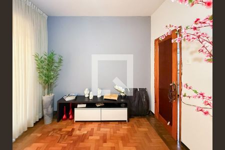 Sala de casa à venda com 3 quartos, 400m² em Sagrada Família, Belo Horizonte