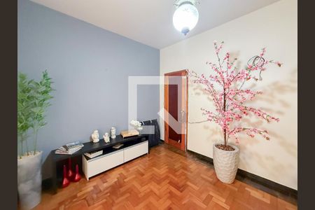 Sala de casa à venda com 3 quartos, 400m² em Sagrada Família, Belo Horizonte
