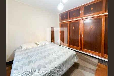 Quarto 1 de casa à venda com 3 quartos, 400m² em Sagrada Família, Belo Horizonte