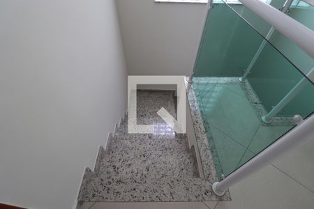 Escada de casa à venda com 2 quartos, 102m² em Vila Homero Thon, Santo André