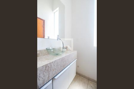 Lavabo de casa de condomínio para alugar com 3 quartos, 259m² em Parque Sinai, Santana de Parnaíba