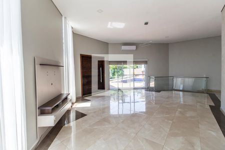 Sala de casa de condomínio para alugar com 3 quartos, 259m² em Parque Sinai, Santana de Parnaíba
