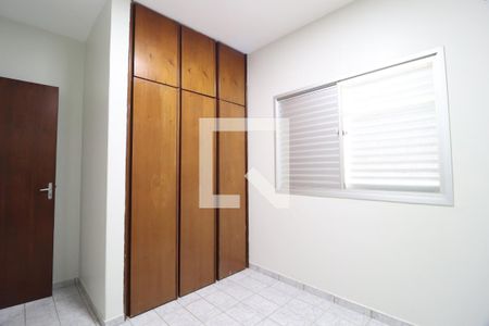 Quarto 1 de apartamento para alugar com 3 quartos, 78m² em Segismundo Pereira, Uberlândia