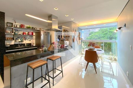 Varanda coberta de apartamento à venda com 2 quartos, 70m² em Serra, Belo Horizonte