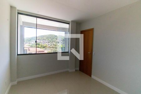 Quarto  de casa à venda com 5 quartos, 292m² em Itaipu, Niterói