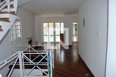 Casa de Condomínio para alugar com 5 quartos, 246m² em Granja Viana, Cotia