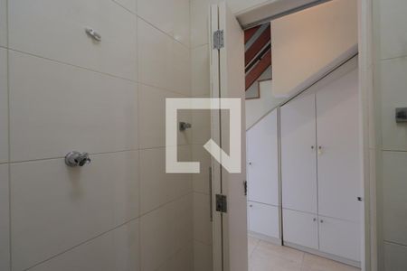 Lavabo de casa de condomínio para alugar com 2 quartos, 85m² em Vila Moreira, São Paulo