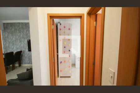 Corredor de apartamento para alugar com 2 quartos, 65m² em Vila Caiçara, Praia Grande