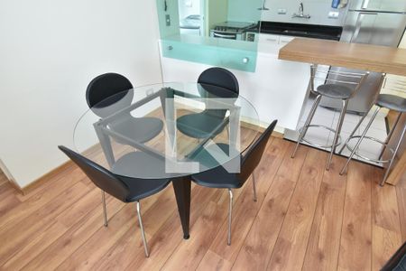 Sala de apartamento para alugar com 2 quartos, 70m² em Centro, Curitiba