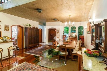 Casa à venda com 4 quartos, 345m² em Vila Madalena, São Paulo