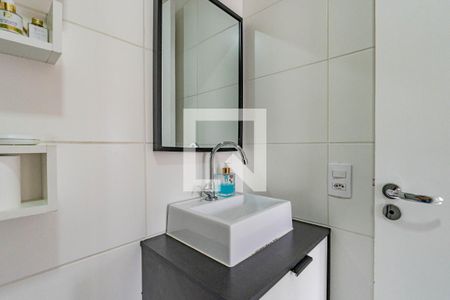 Banheiro de apartamento à venda com 2 quartos, 33m² em Parque Fongaro, São Paulo