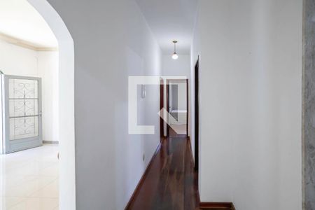 Corredor de casa à venda com 3 quartos, 200m² em Vila Copacabana, Belo Horizonte