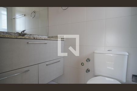 Banheiro suite  de apartamento à venda com 2 quartos, 70m² em Medianeira, Porto Alegre