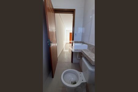 Banheiro de apartamento à venda com 2 quartos, 52m² em Vila Mazzei, Santo André