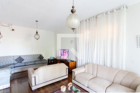 Sala de casa para alugar com 4 quartos, 239m² em Glória, Belo Horizonte