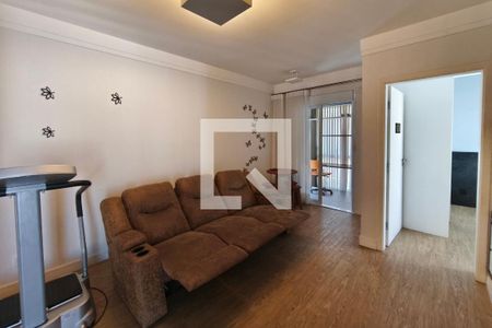 Sala de TV de casa de condomínio para alugar com 4 quartos, 320m² em Swiss Park, Campinas