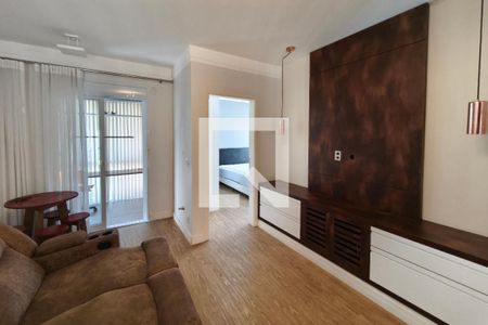 Sala de TV de casa de condomínio para alugar com 4 quartos, 320m² em Swiss Park, Campinas