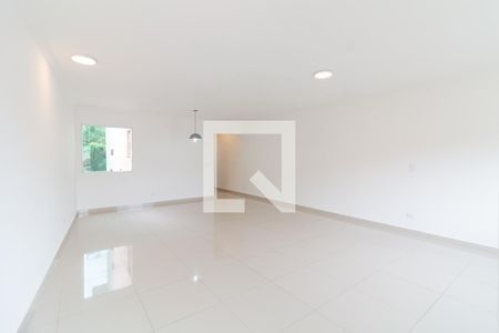 Sala de casa à venda com 3 quartos, 200m² em Jardim das Vertentes, São Paulo