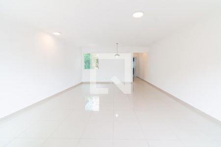 Sala de casa à venda com 3 quartos, 200m² em Jardim das Vertentes, São Paulo