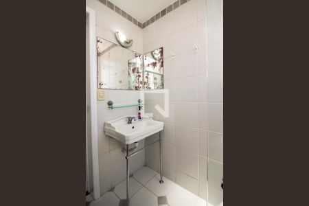 Banheiro de apartamento à venda com 1 quarto, 49m² em Centro Histórico, Porto Alegre