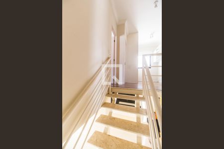 Escada de casa de condomínio à venda com 3 quartos, 190m² em Tamboré, Santana de Parnaíba