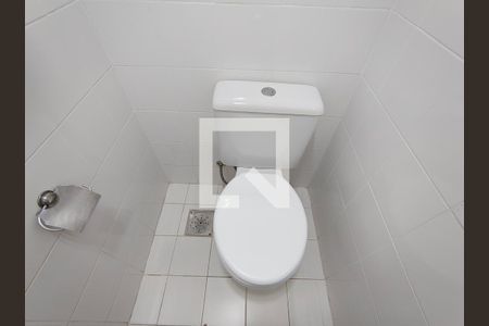 Banheiro de kitnet/studio para alugar com 0 quarto, 28m² em Freguesia (jacarepaguá), Rio de Janeiro