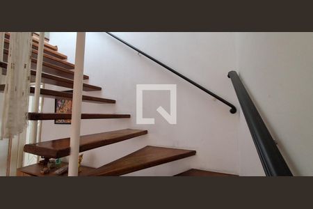 Escada  de casa à venda com 3 quartos, 150m² em Rudge Ramos, São Bernardo do Campo