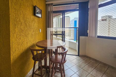 Sala de apartamento para alugar com 4 quartos, 110m² em Vila Alzira, Guarujá