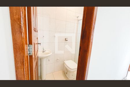 Banheiro da Suíte 1 de casa para alugar com 2 quartos, 71m² em Parque Peruche, São Paulo