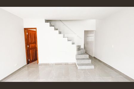 Sala de casa para alugar com 2 quartos, 71m² em Parque Peruche, São Paulo