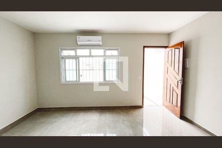 Sala de casa para alugar com 2 quartos, 71m² em Parque Peruche, São Paulo