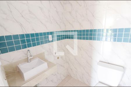 Banheiro de kitnet/studio para alugar com 1 quarto, 35m² em Cidade Nova, Rio de Janeiro