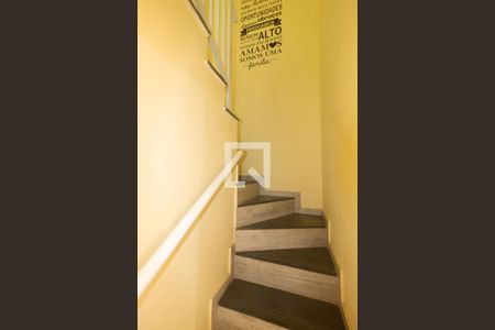 Escada de casa de condomínio para alugar com 2 quartos, 120m² em Campo Grande, Rio de Janeiro