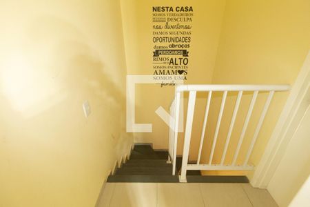 Escada de casa de condomínio para alugar com 2 quartos, 120m² em Campo Grande, Rio de Janeiro